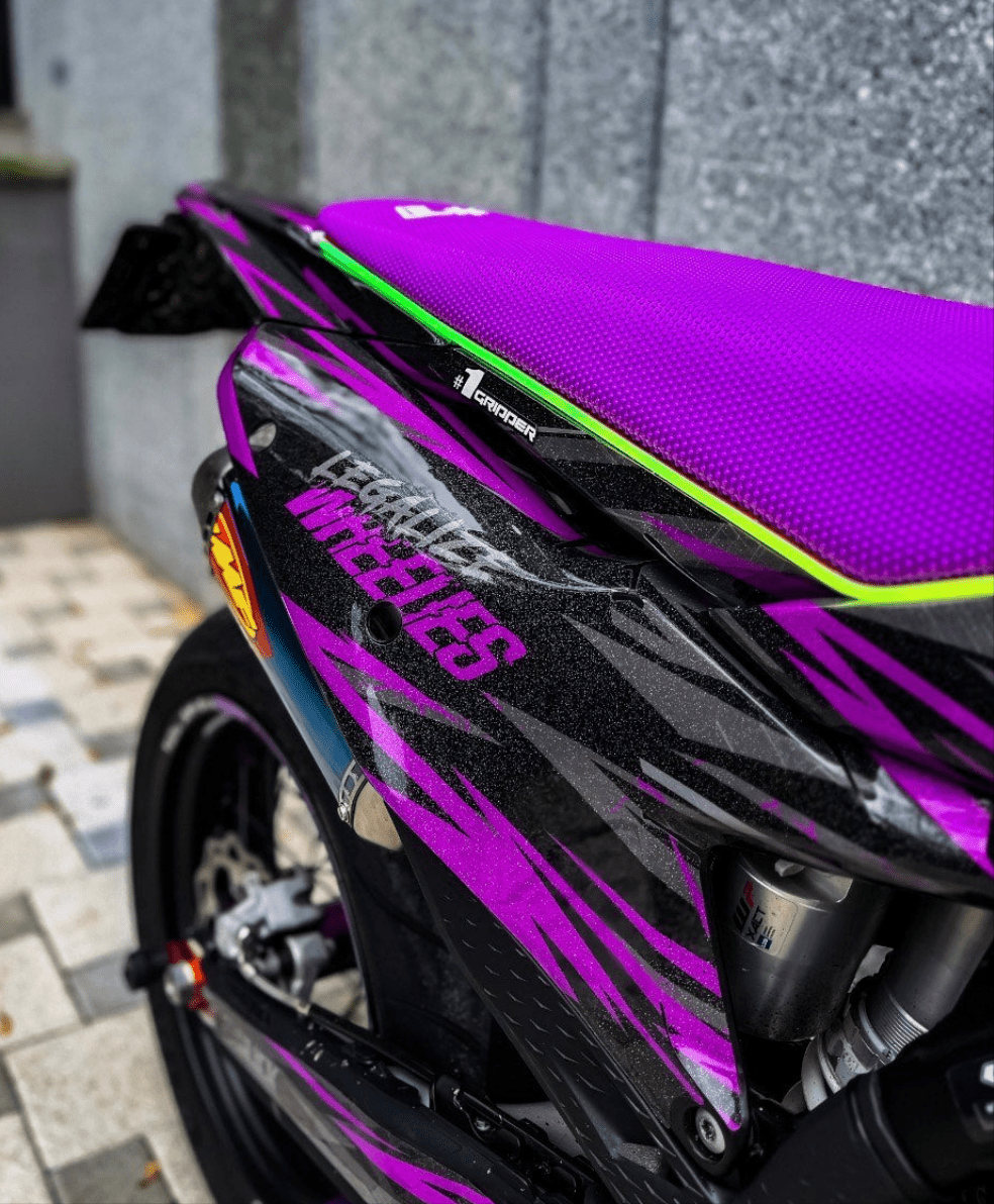 exhaust_protector - thebrapshop - headlight_vinyl - hoodie - t-shirt - legalize_wheelies - braap - braaap - brap - wheelie - supermoto - supermotard - sm - motard