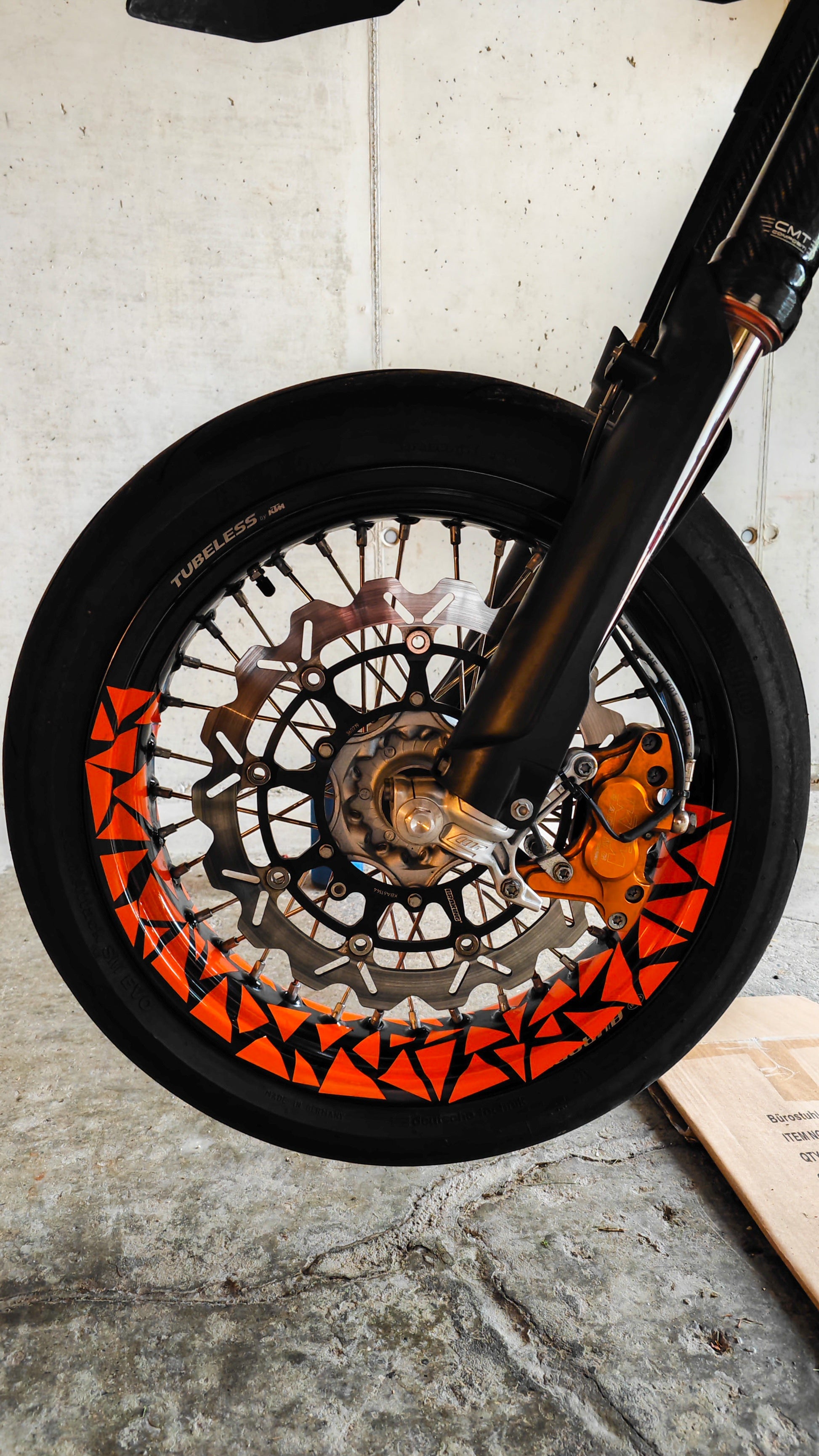 50/50 REFLECTIVE TRIANGLES RIMS STICKERS - Thebrapshop