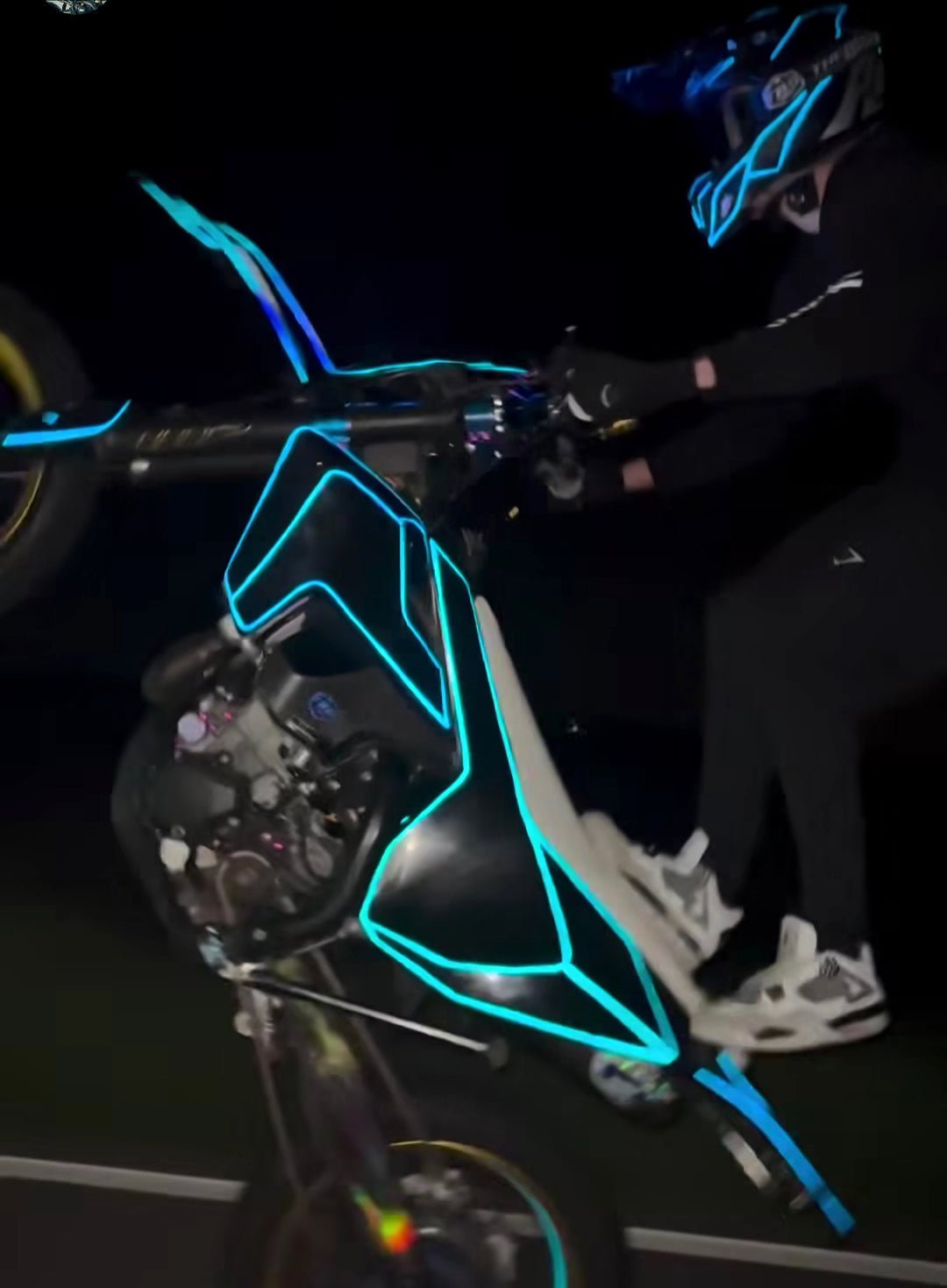 50/50 REFLECTIVE TRIANGLES RIMS STICKERS - Thebrapshop