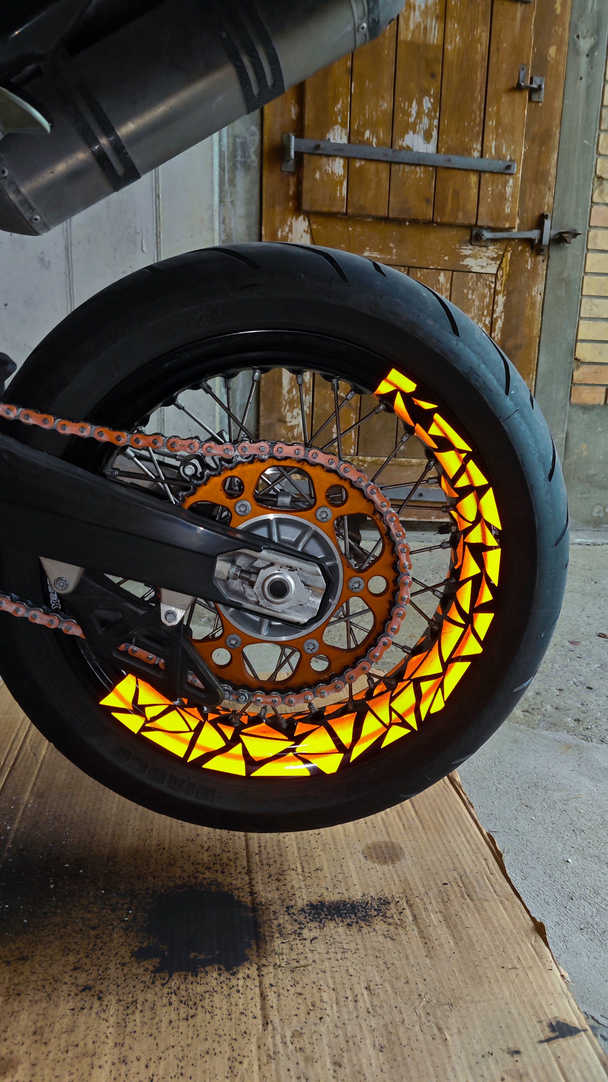 50/50 REFLECTIVE TRIANGLES RIMS STICKERS - Thebrapshop