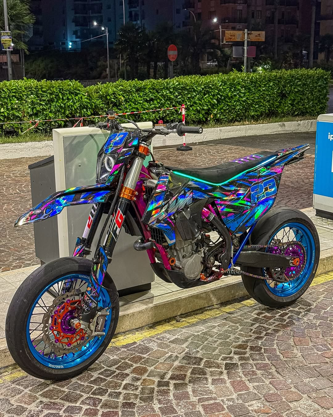 exhaust_protector - thebrapshop - headlight_vinyl - hoodie - t-shirt - legalize_wheelies - braap - braaap - brap - wheelie - supermoto - supermotard - sm - motard