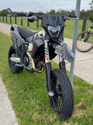 exhaust_protector - thebrapshop - headlight_vinyl - hoodie - t-shirt - legalize_wheelies - braap - braaap - brap - wheelie - supermoto - supermotard - sm - motard