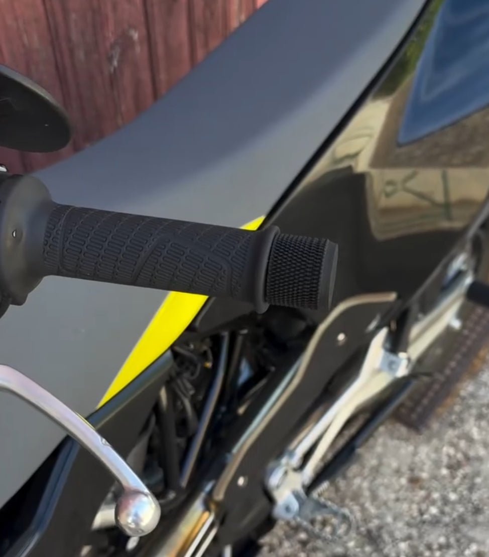 exhaust_protector - thebrapshop - headlight_vinyl - hoodie - t-shirt - legalize_wheelies - braap - braaap - brap - wheelie - supermoto - supermotard - sm - motard