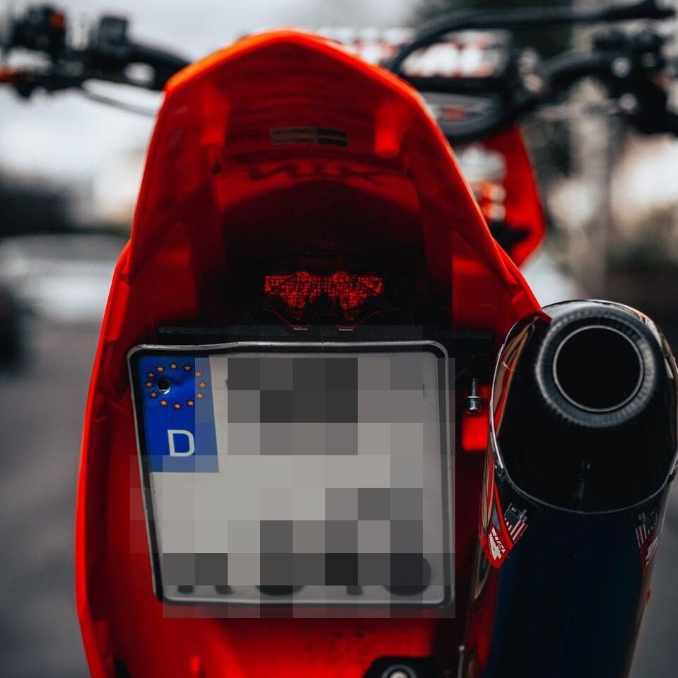 exhaust_protector - thebrapshop - headlight_vinyl - hoodie - t-shirt - legalize_wheelies - braap - braaap - brap - wheelie - supermoto - supermotard - sm - motard