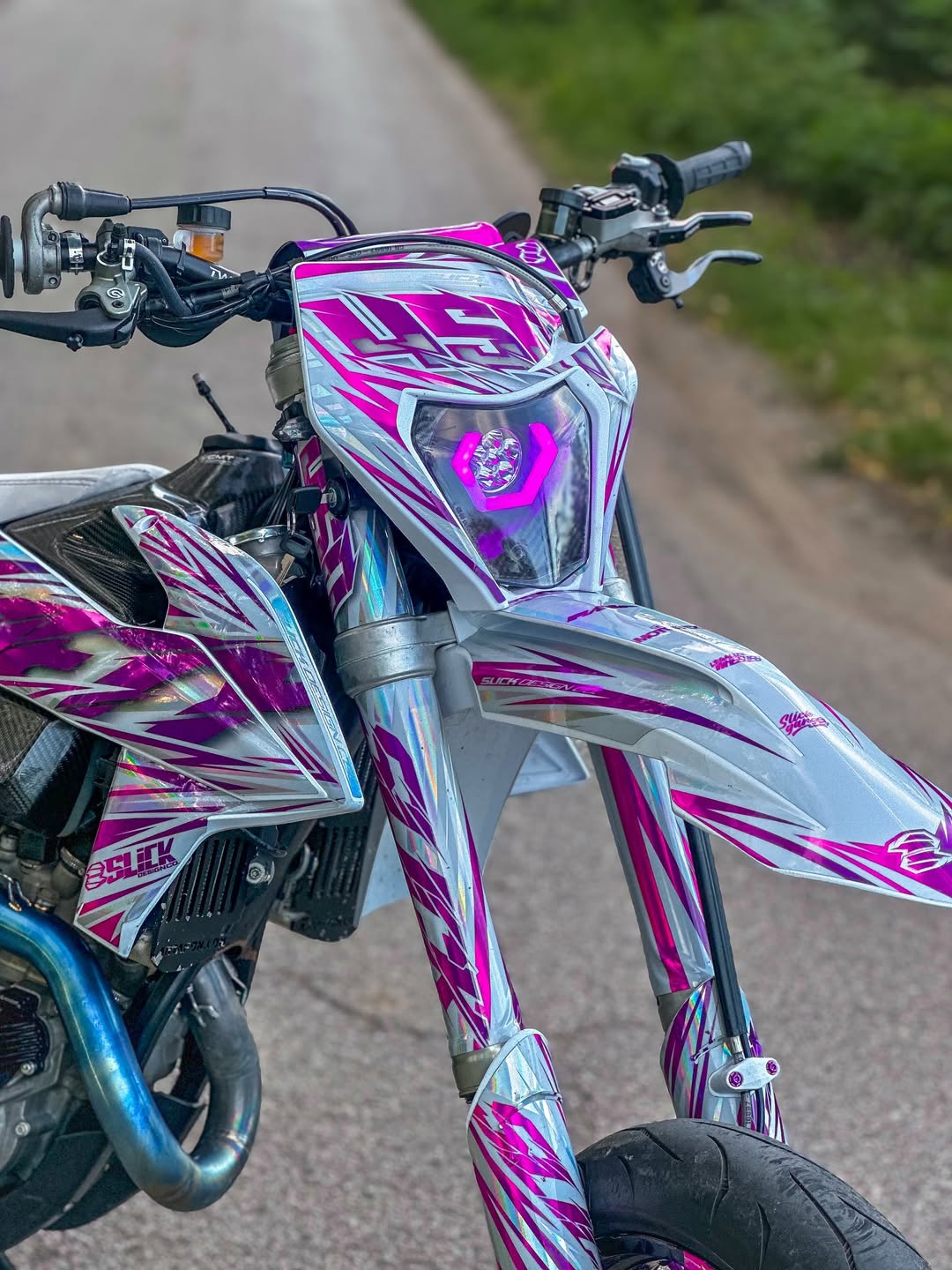 exhaust_protector - thebrapshop - headlight_vinyl - hoodie - t-shirt - legalize_wheelies - braap - braaap - brap - wheelie - supermoto - supermotard - sm - motard