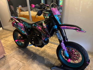 exhaust_protector - thebrapshop - headlight_vinyl - hoodie - t-shirt - legalize_wheelies - braap - braaap - brap - wheelie - supermoto - supermotard - sm - motard