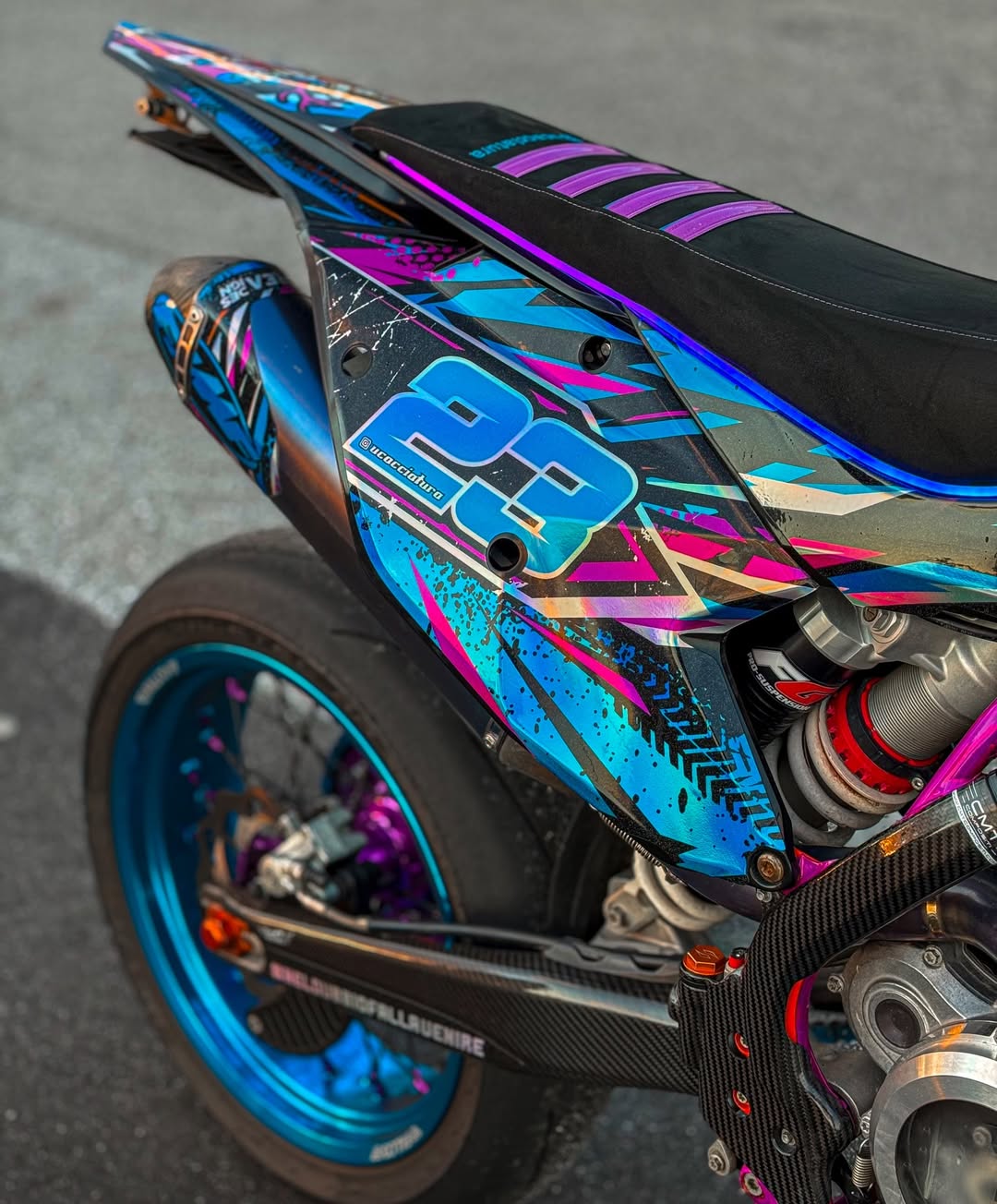 exhaust_protector - thebrapshop - headlight_vinyl - hoodie - t-shirt - legalize_wheelies - braap - braaap - brap - wheelie - supermoto - supermotard - sm - motard