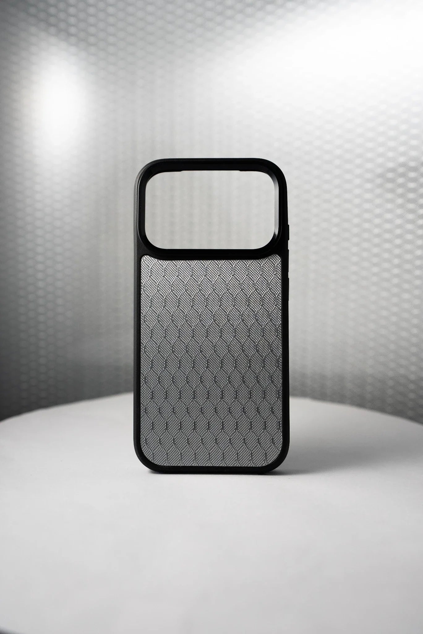 WHITE IPHONE HONEYCOMB ALUFIBER PHONE CASE - Thebrapshop