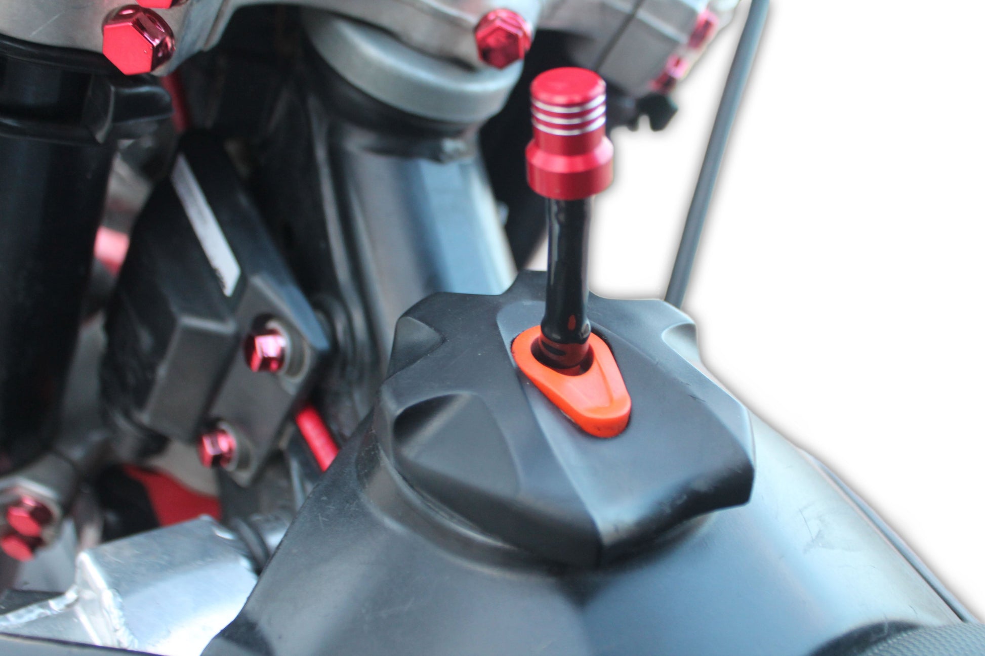 ANODIZED GAS TANK VENT - Thebrapshop