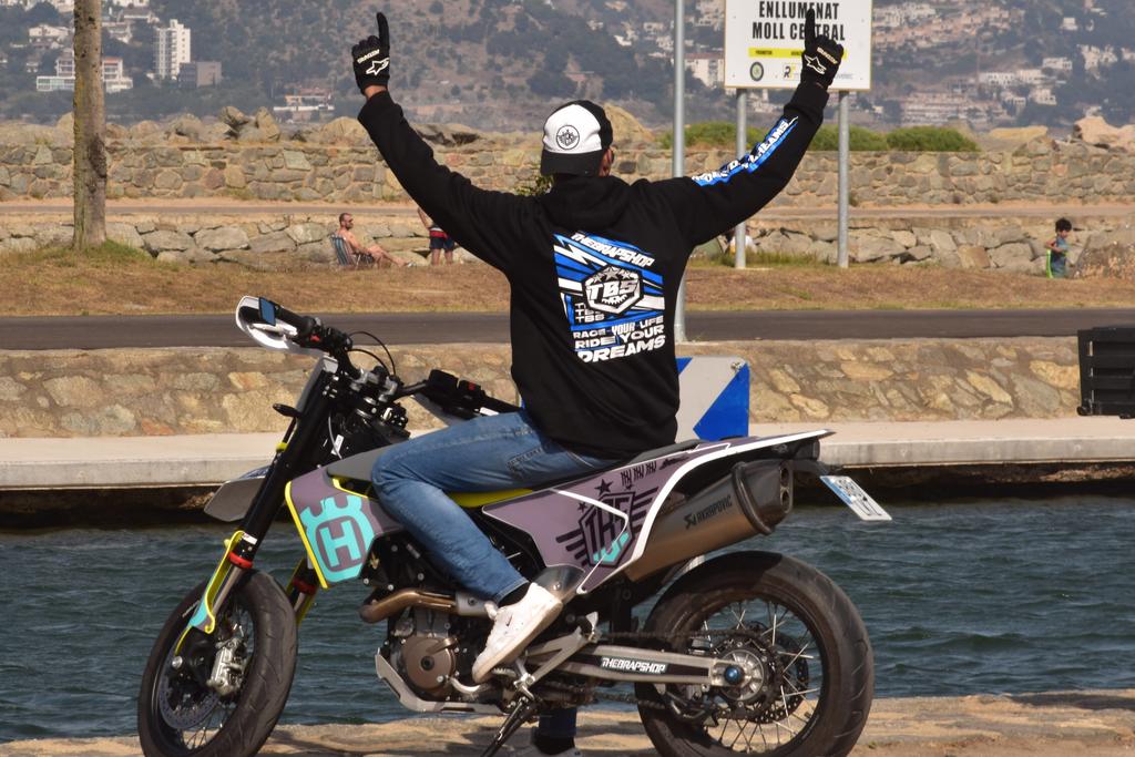 RACE YOUR LIFE HOODIES – Thebrapshop