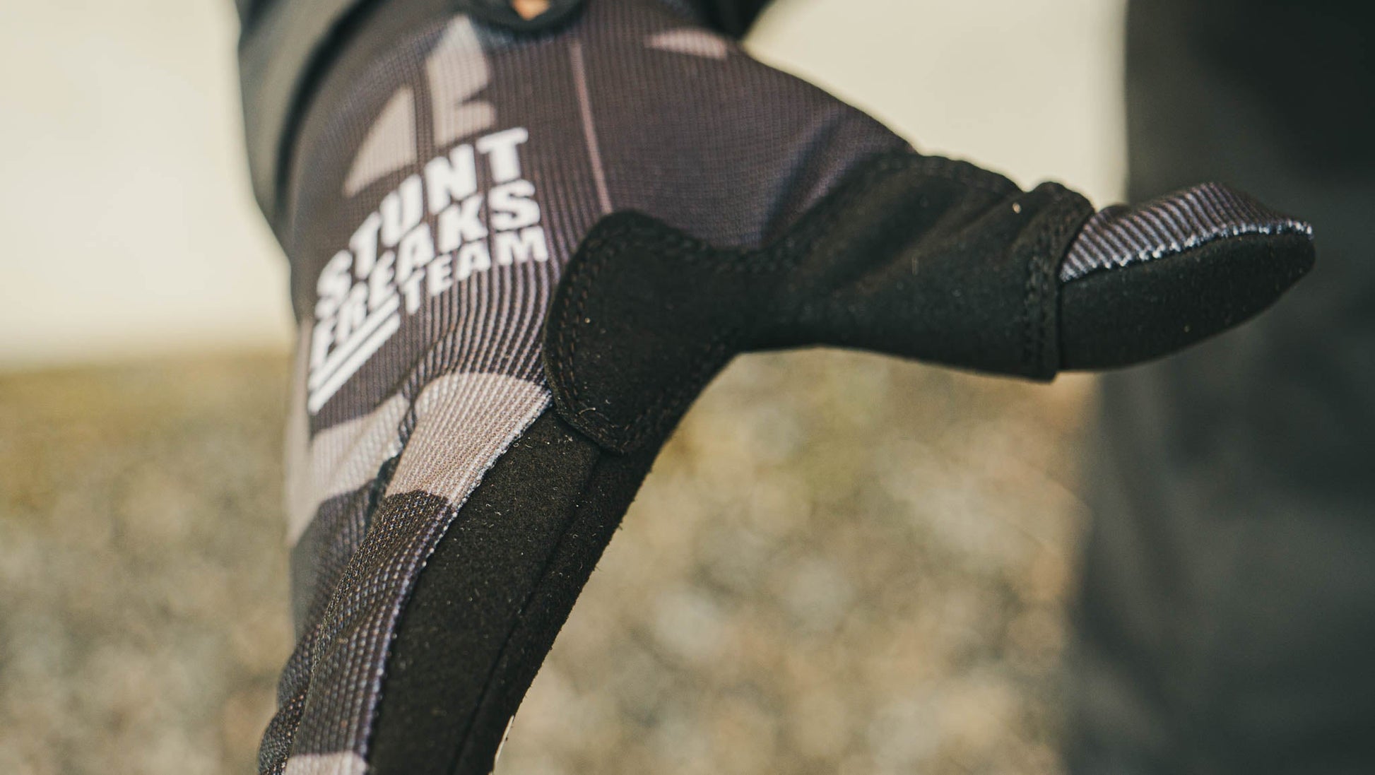 FLATOUT GLOVES - Thebrapshop