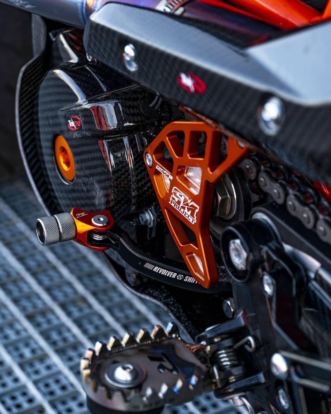 PREMIUM ANODIZED FRONT SPROCKET GUARD - Thebrapshop