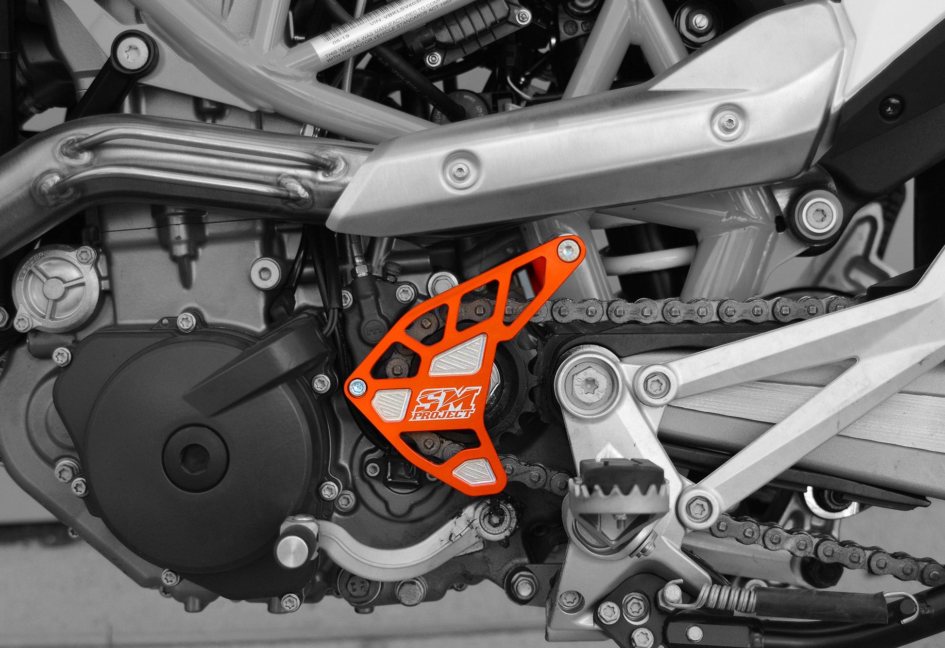 PREMIUM ANODIZED FRONT SPROCKET GUARD - Thebrapshop