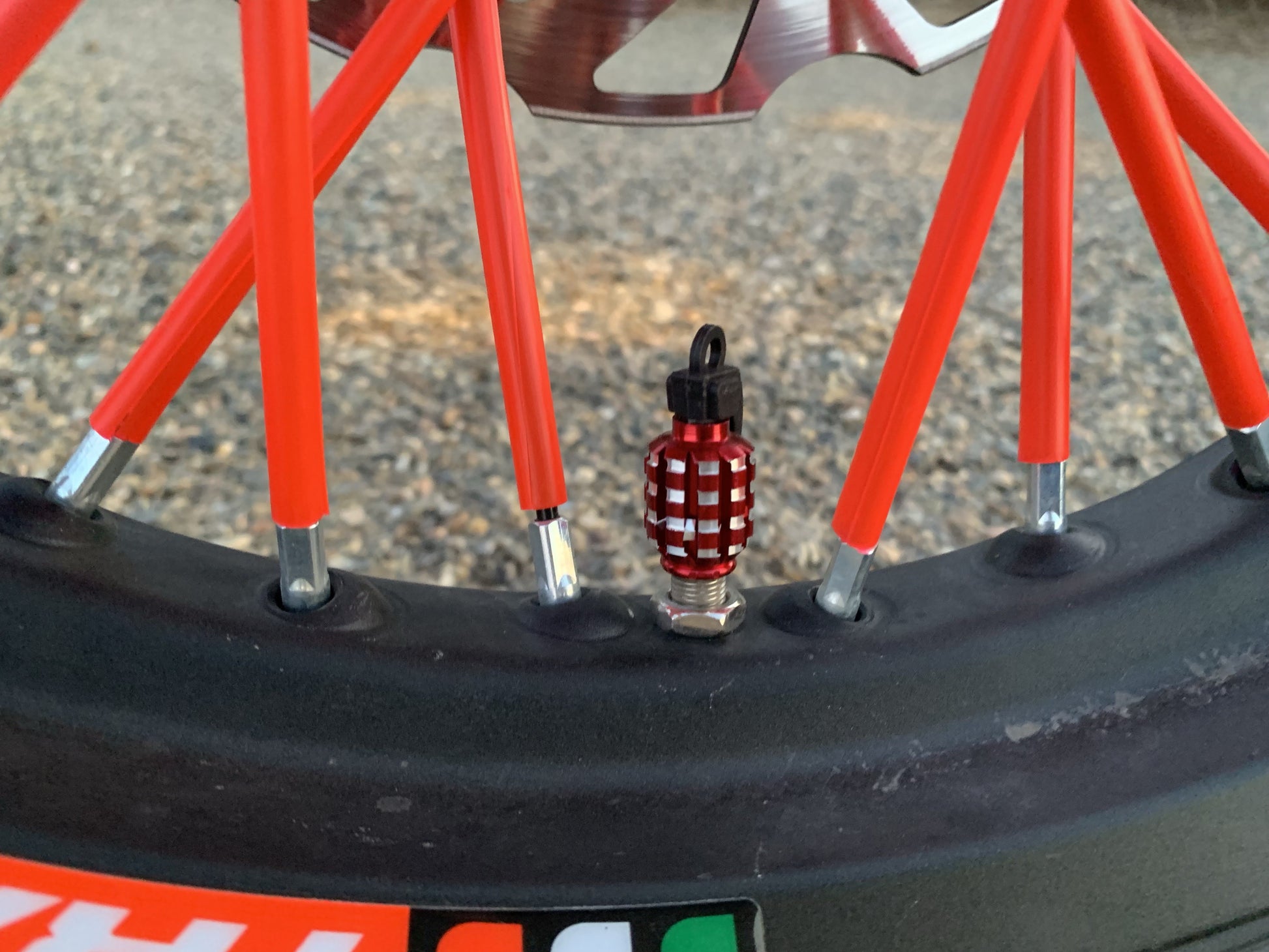 WHEEL VALVE CAPS - Thebrapshop